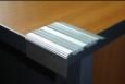 Алюминиевый угловой профиль с двумя резиновыми вставками