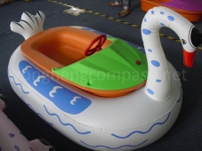 Детская надувная бамперная лодка с электроприводом